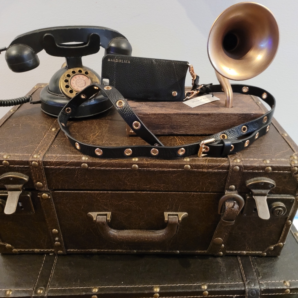 BNIB Bandolier iphone 6/6S/7/8 Crossbody phone case w/adjustable strap